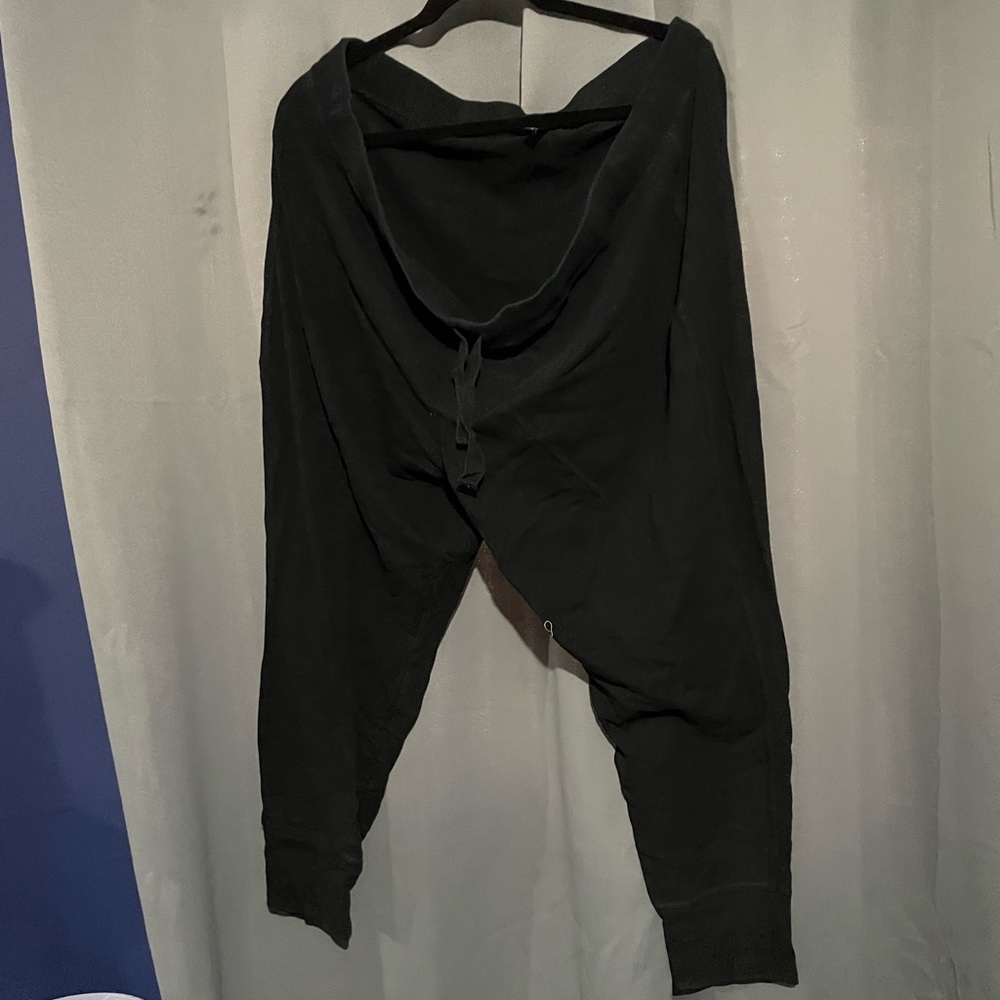 Torrid tie-front sleep pants in black.